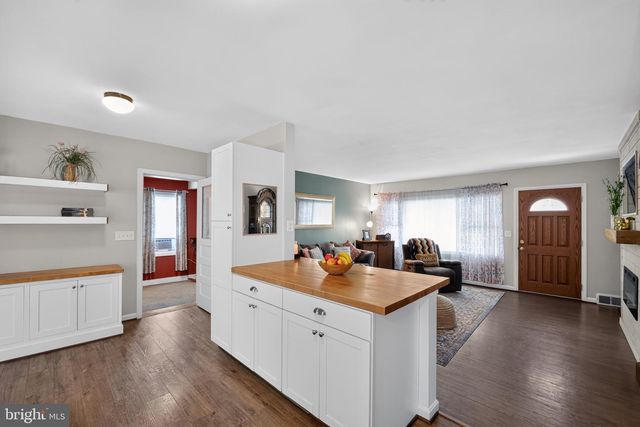 8354 ROCKY SPRINGS RD, Frederick, MD 21702