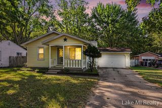 102 Sluyter Street, Kentwood, MI 49548