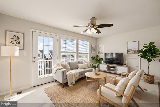 42593 SUNSET RIDGE SQ, Ashburn, VA 20148