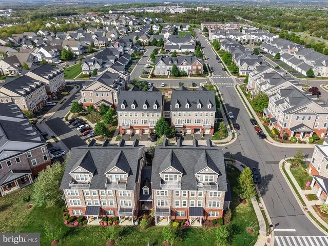 42593 SUNSET RIDGE SQ, Ashburn, VA 20148