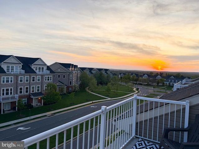 42593 SUNSET RIDGE SQ, Ashburn, VA 20148