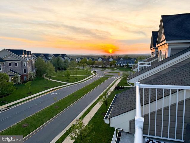 42593 SUNSET RIDGE SQ, Ashburn, VA 20148