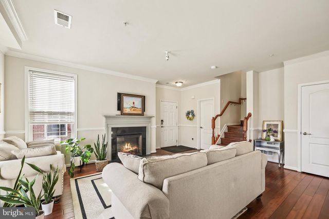 42593 SUNSET RIDGE SQ, Ashburn, VA 20148