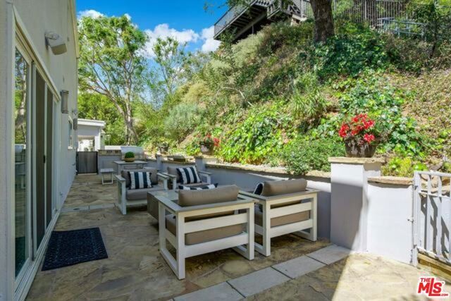 1068 Casiano Road, Los Angeles, CA 90077