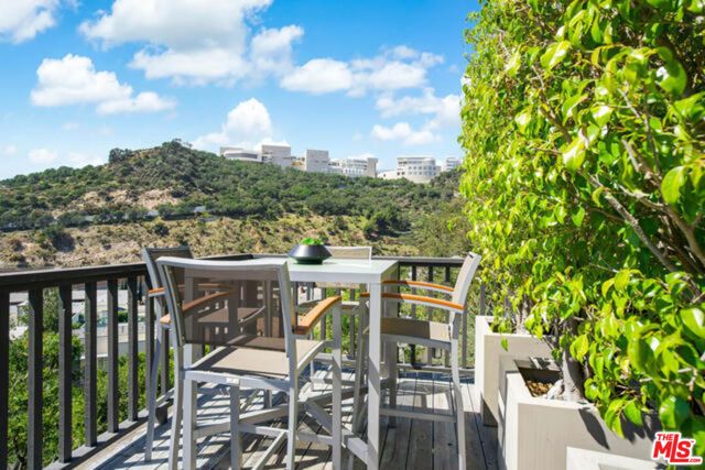 1068 Casiano Road, Los Angeles, CA 90077