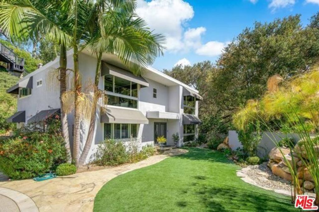 1068 Casiano Road, Los Angeles, CA 90077