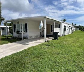 15 La Costa Lane, Port St. Lucie, FL 34952