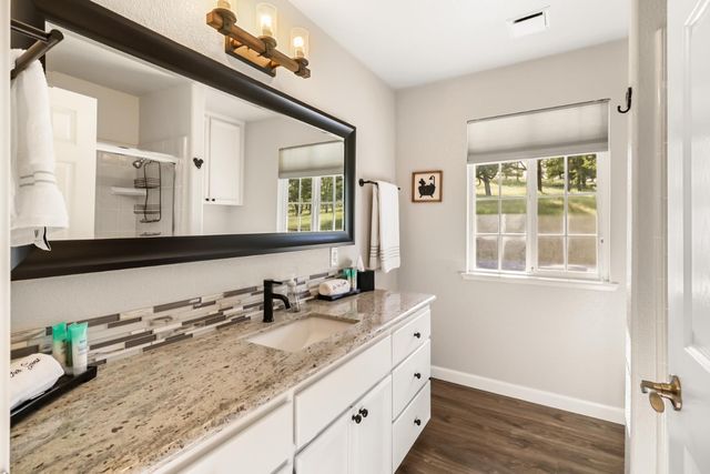 5530 Overlook Ct, Plymouth, CA 95669