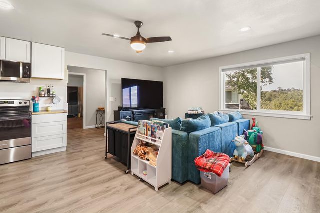 5530 Overlook Ct, Plymouth, CA 95669
