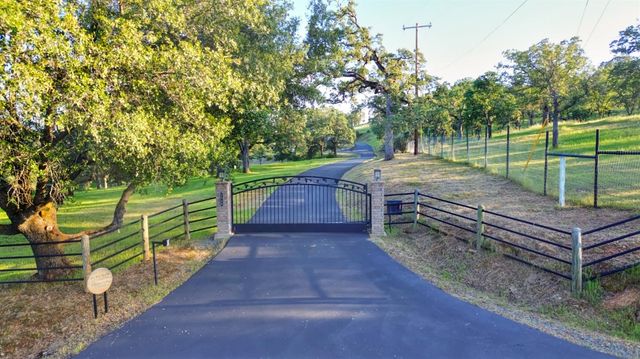 5530 Overlook Ct, Plymouth, CA 95669