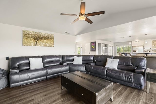 5530 Overlook Ct, Plymouth, CA 95669