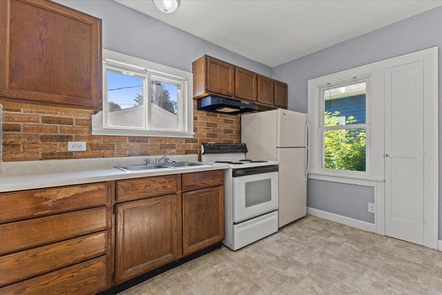 2213 Carlilse AVENUE, Racine, WI 53404