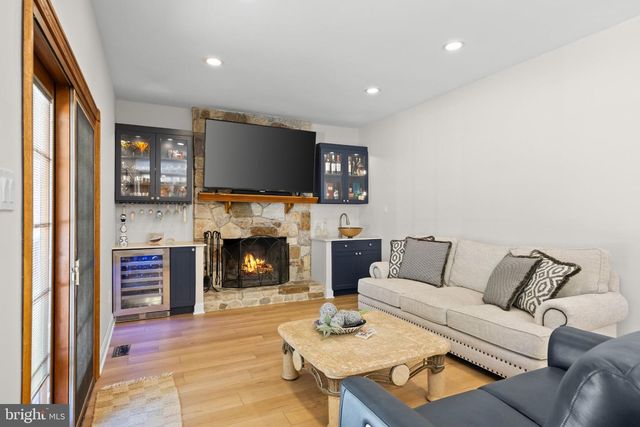 2 ACORN HILL DR, Voorhees, NJ 08043
