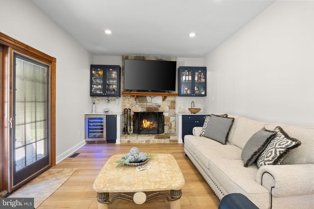 2 ACORN HILL DR, Voorhees, NJ 08043
