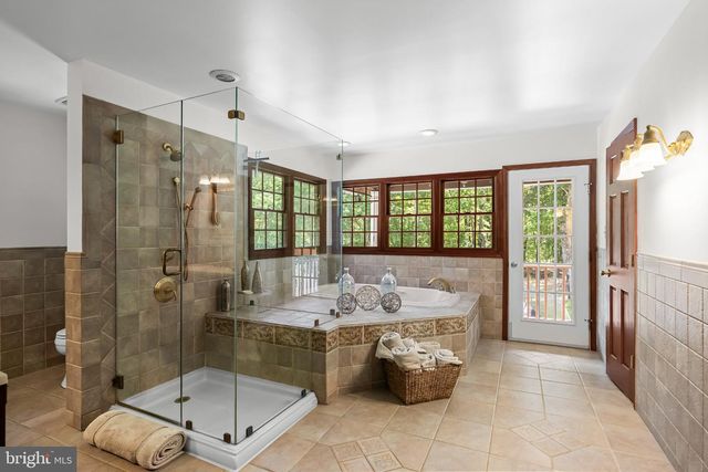 2 ACORN HILL DR, Voorhees, NJ 08043