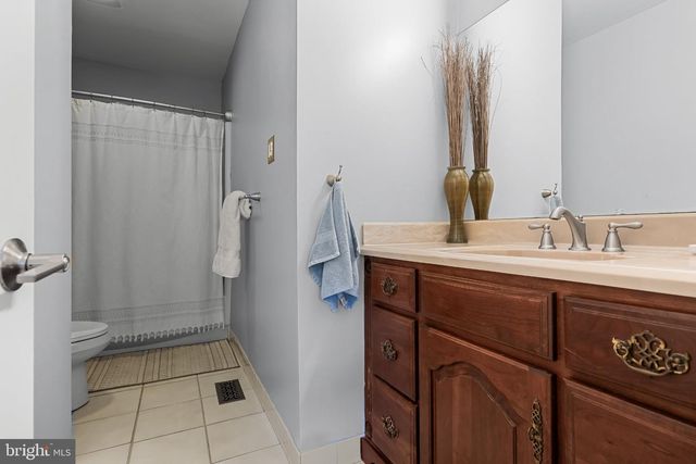 2 ACORN HILL DR, Voorhees, NJ 08043