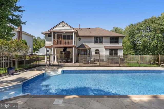 2 ACORN HILL DR, Voorhees, NJ 08043