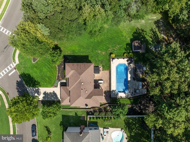 2 ACORN HILL DR, Voorhees, NJ 08043