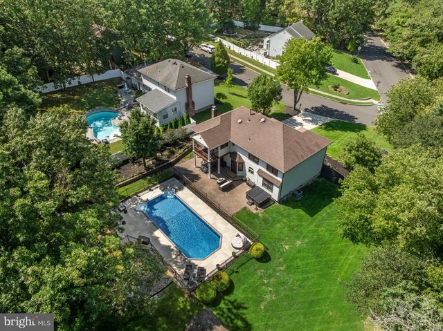 2 ACORN HILL DR, Voorhees, NJ 08043