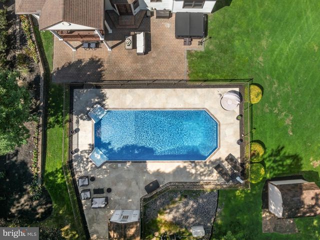 2 ACORN HILL DR, Voorhees, NJ 08043