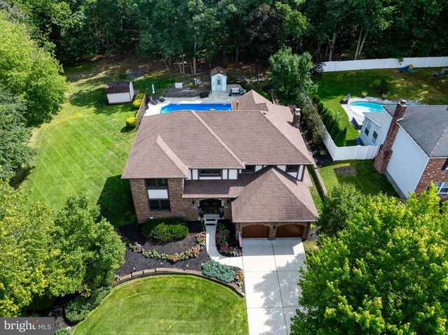 2 ACORN HILL DR, Voorhees, NJ 08043