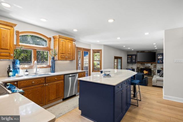 2 ACORN HILL DR, Voorhees, NJ 08043