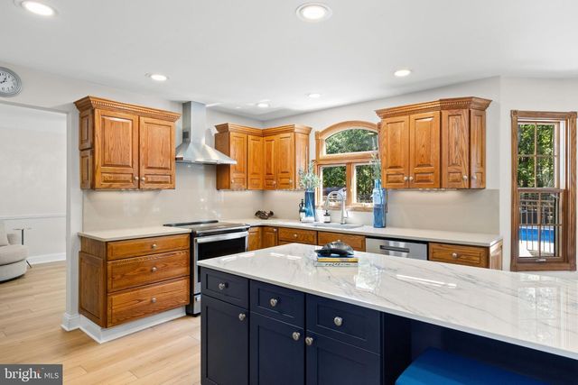 2 ACORN HILL DR, Voorhees, NJ 08043