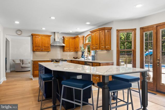 2 ACORN HILL DR, Voorhees, NJ 08043