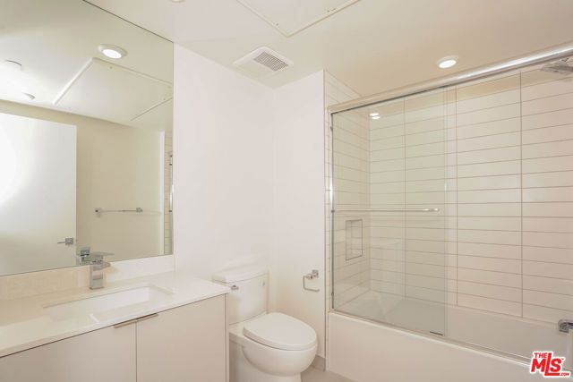 521 N Gramercy Place 306, Los Angeles, CA 90004