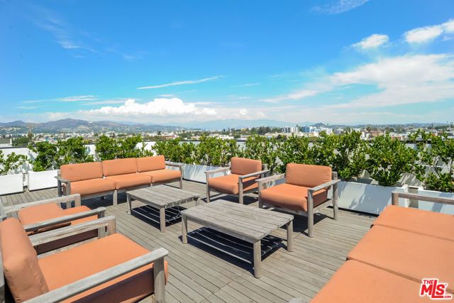 521 N Gramercy Place 306, Los Angeles, CA 90004