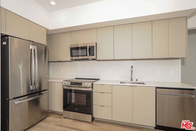 521 N Gramercy Place 306, Los Angeles, CA 90004