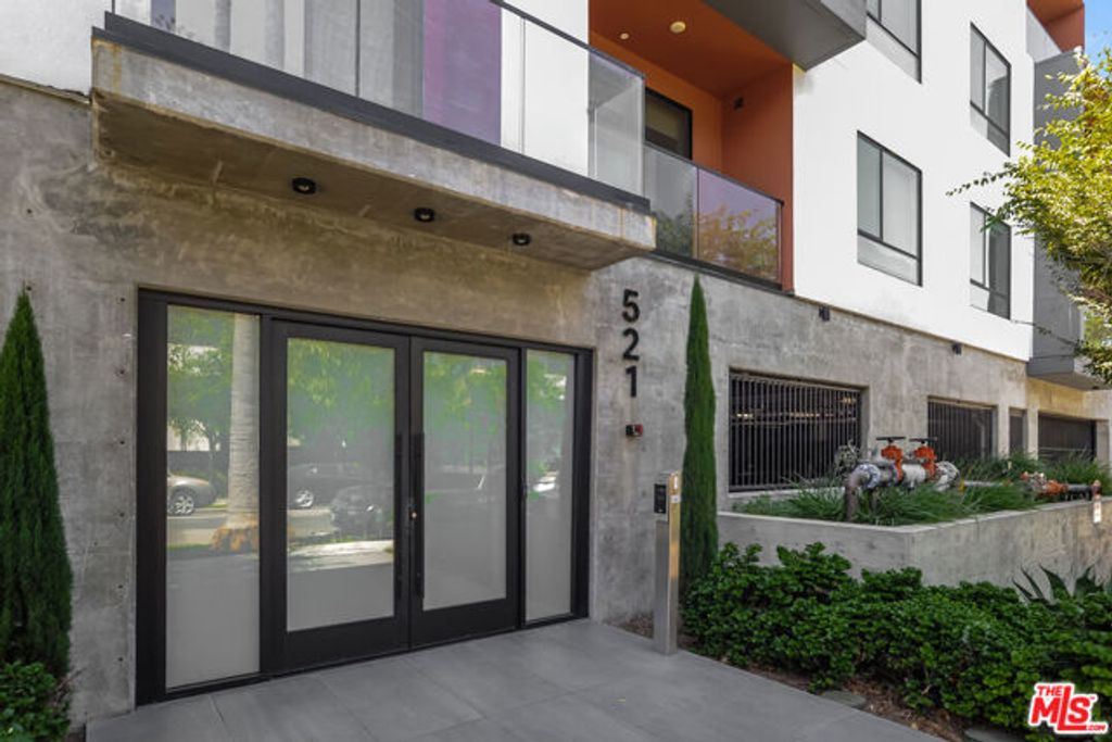 521 N Gramercy Place 306, Los Angeles, CA 90004