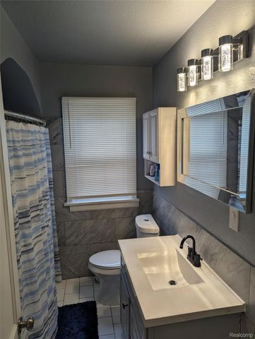 20314 Westhampton Avenue, Southfield, MI 48075