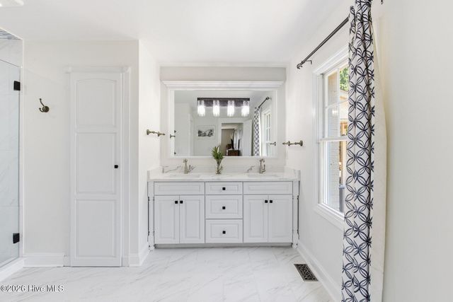 211 Simmons Drive, Wilmington, NC 28411