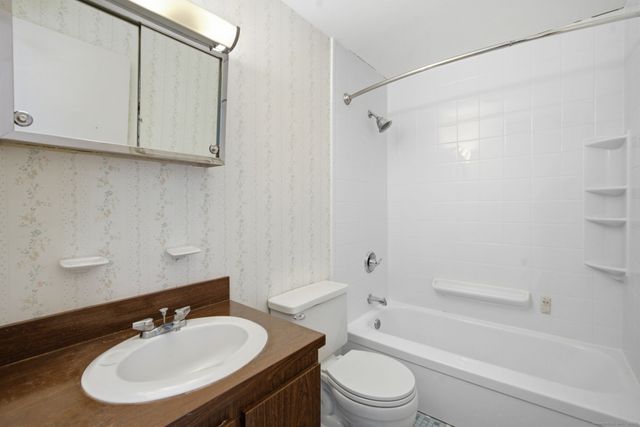 2 Carillon Drive APT D, Rocky Hill, CT 06067