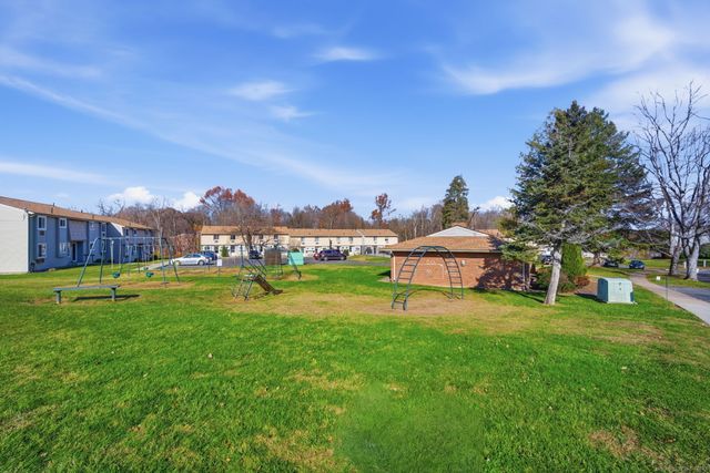 2 Carillon Drive APT D, Rocky Hill, CT 06067