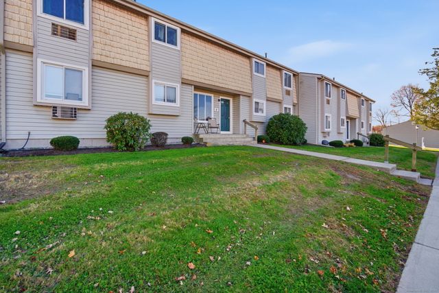2 Carillon Drive APT D, Rocky Hill, CT 06067