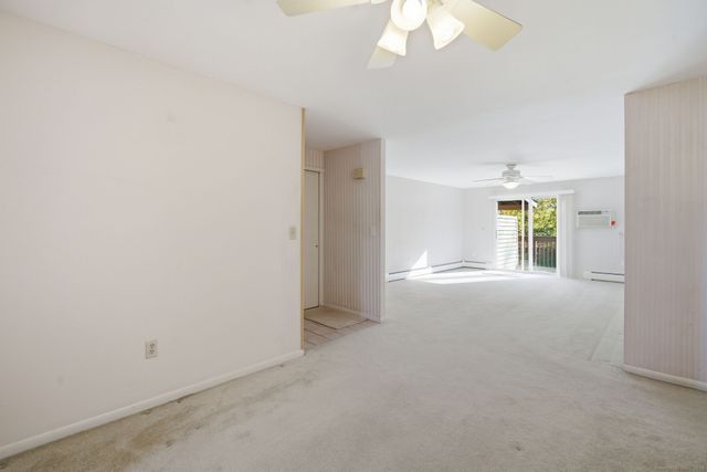 2 Carillon Drive APT D, Rocky Hill, CT 06067