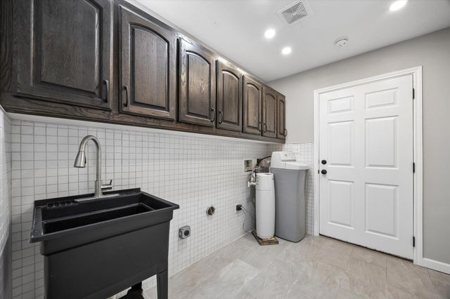 321 Quarry Springs DR, San Marcos, TX 78666