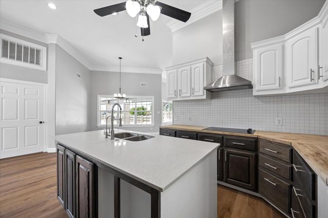 321 Quarry Springs DR, San Marcos, TX 78666