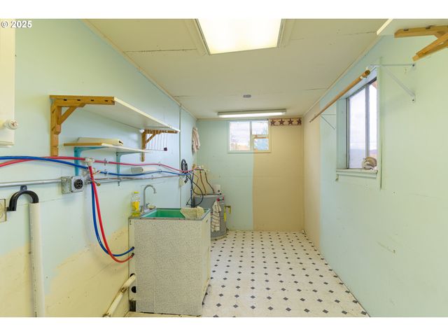 37102 WOODS Ln, Richland, OR 97870