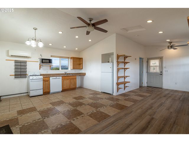 37102 WOODS Ln, Richland, OR 97870