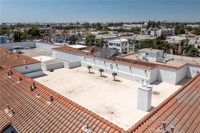 327 Chestnut Avenue 201, Long Beach, CA 90802