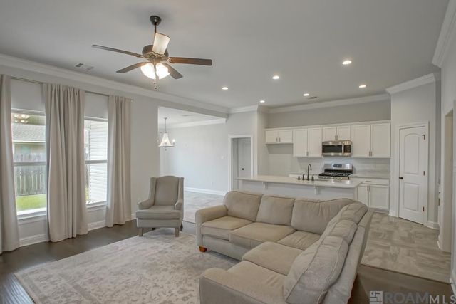 8897 Dalwood Dr, Denham Springs, LA 70726
