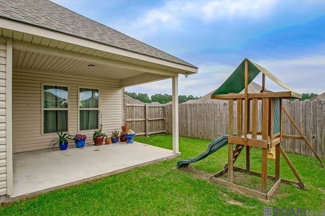 8897 Dalwood Dr, Denham Springs, LA 70726