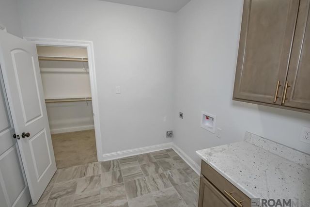 8897 Dalwood Dr, Denham Springs, LA 70726