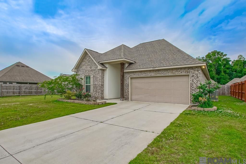 8897 Dalwood Dr, Denham Springs, LA 70726