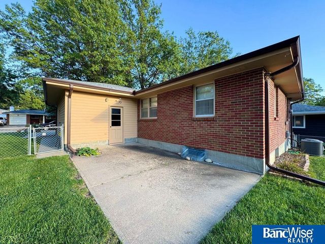 601 Skyway Road, Lincoln, NE 68505