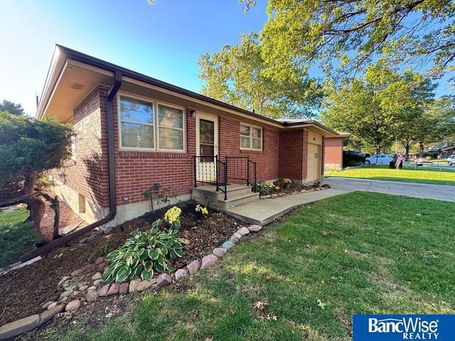 601 Skyway Road, Lincoln, NE 68505