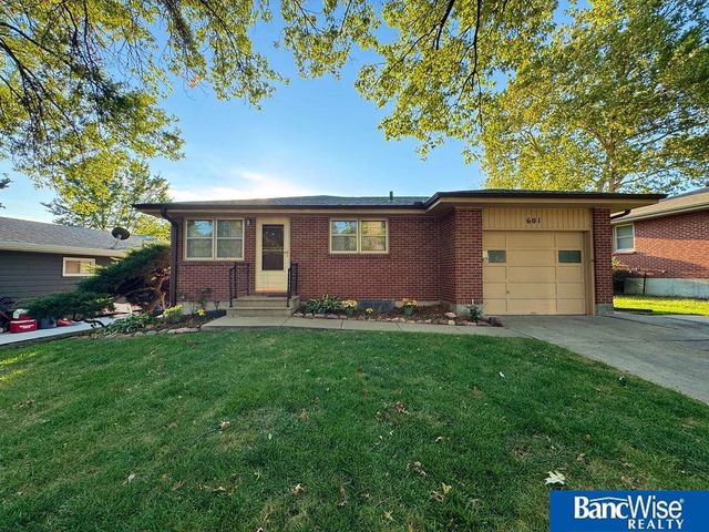 601 Skyway Road, Lincoln, NE 68505